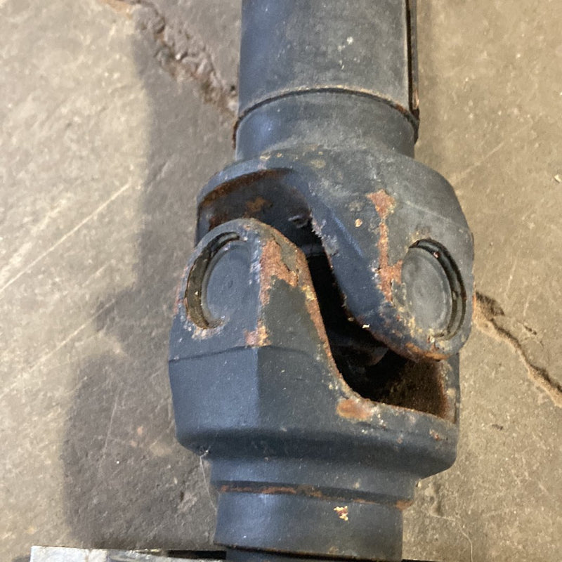 2003-2007 BMW 545i E60 Driveshaft Automatic ZF 7526165 2282720-11 OEM #4957M