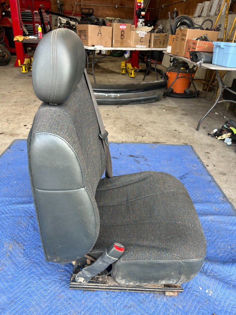 1999-2002 Chevy Silverado GM Driver Left Front Seat Bucket Seatbelt OEM #1853CN