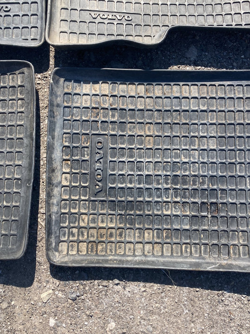 1980 Volvo 244 - Floor Mat Set