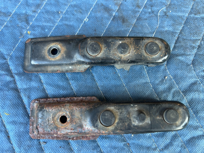 1989-1995 Volvo 740 940 Right & Left Radiator Bracket Mount Pair OEM #3951EM