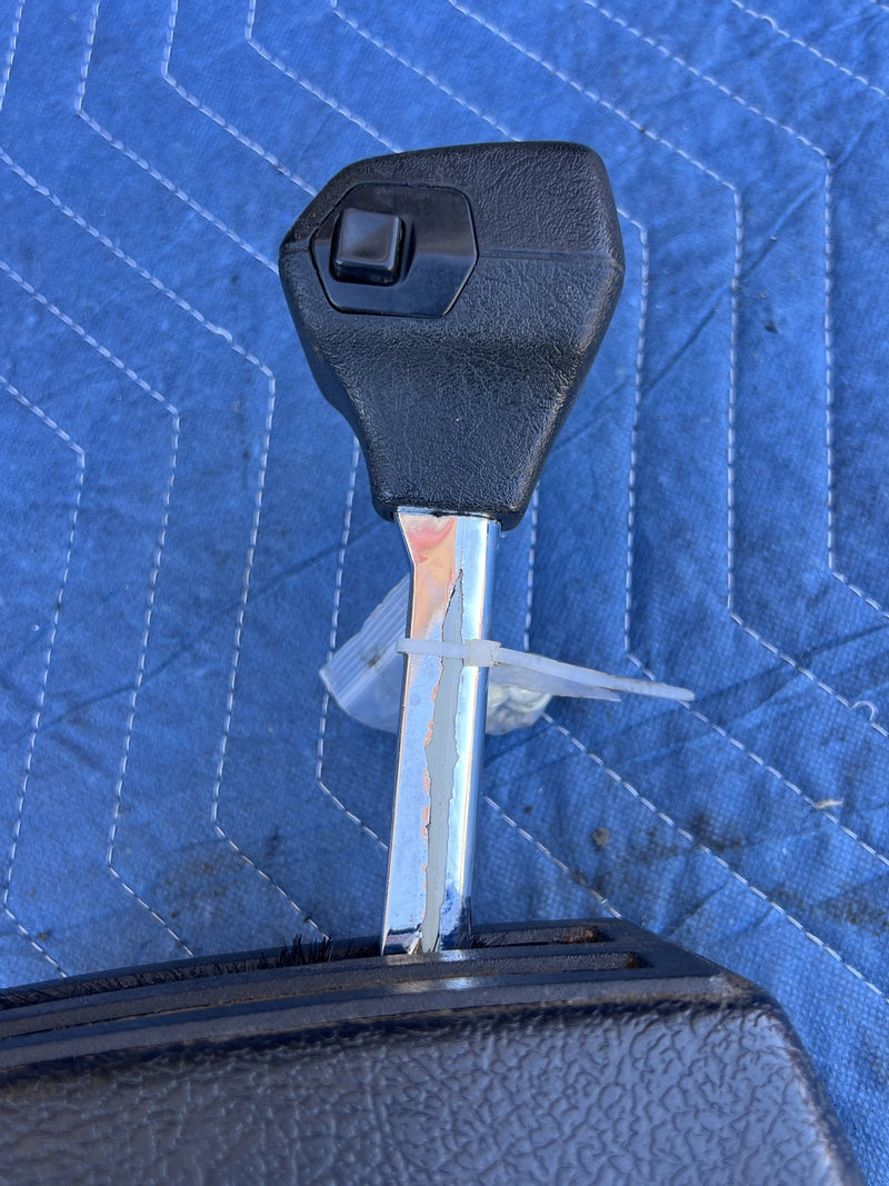 1988 Volvo 240 245 - Automatic Shifter Assembly