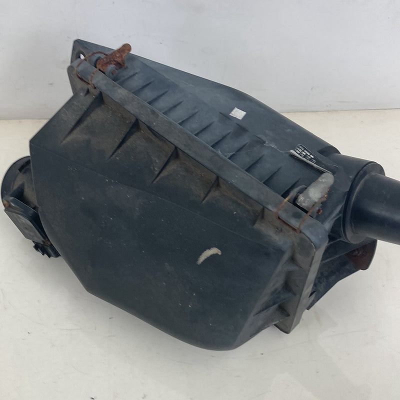 2002-2005 Lincoln Town Car Signature Air Filter Housing Box OEM #5141M