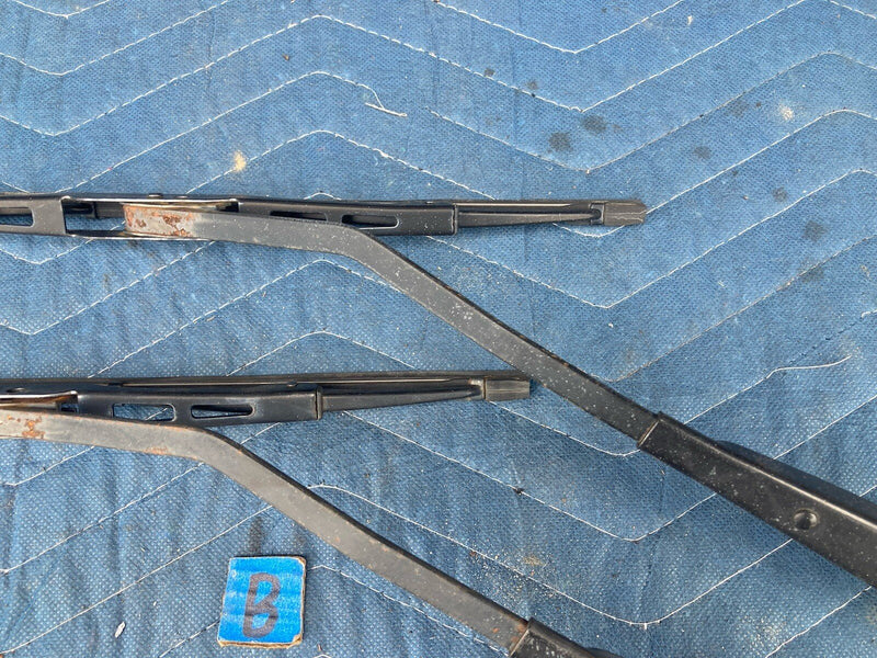 1997-2002 Jeep Wrangler TJ Wiper Arms Pair 2 Left Right Blades OEM #3240M