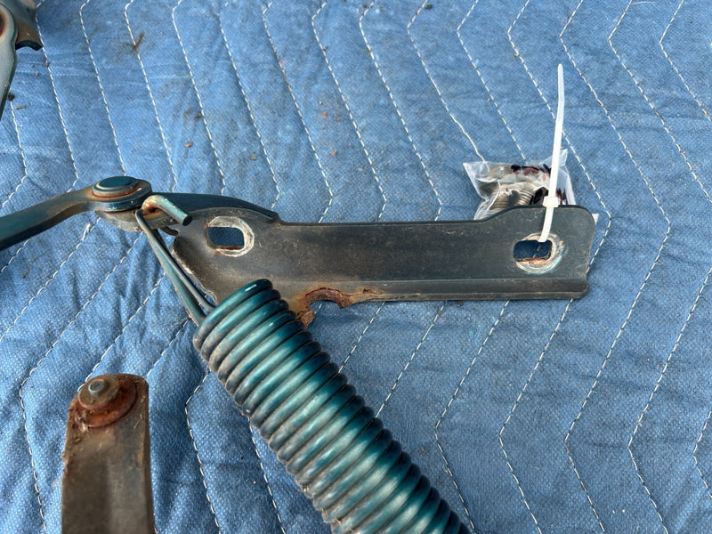 1986-1993 Volvo 240 244 Sedan Right & Left Hood Hinge Pair Green OEM #4234EM