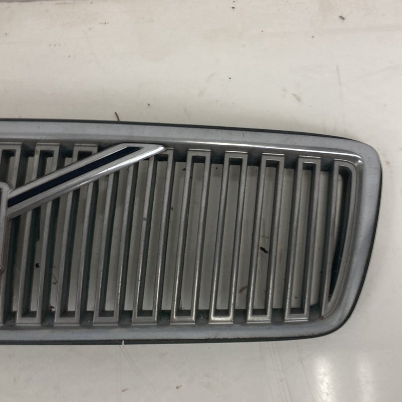 1998-2000 Volvo V70 P80 Grille Assembly Chrome 9151670 9151669 #5208M