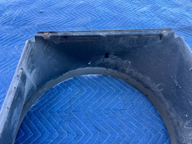1986-1993 Volvo 240 244 Sedan Radiator & Cooling Fan Shroud 3540300 OEM #4279EM