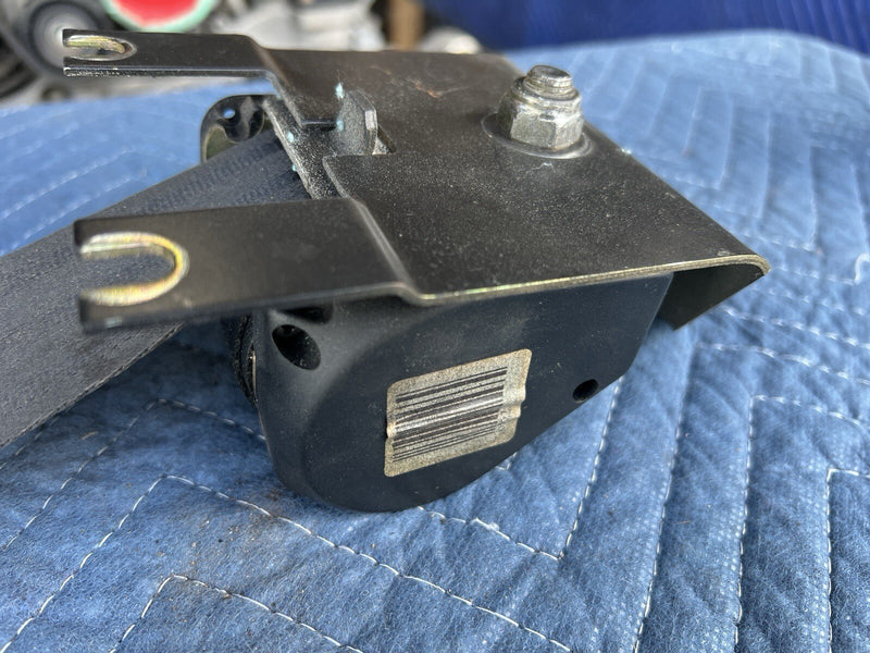 1989-1993 Volvo 240 245 Passenger Front Seat Belt Assembly Retractor OEM #3682E