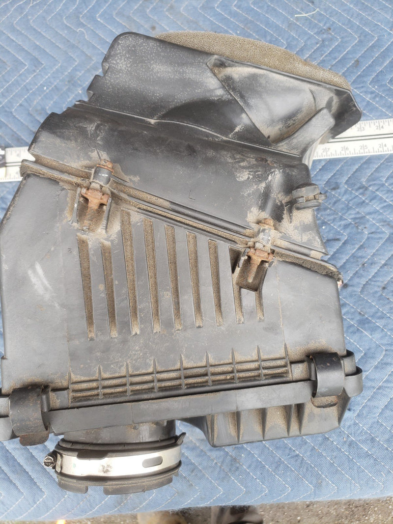 2000-2005 Chevy Impala Air Intake Box & Filter Assembly 382677 OEM #2165CN