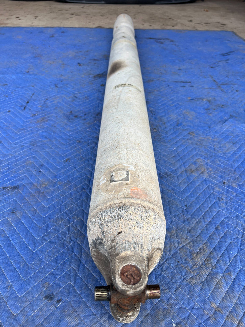 1999-2002 Chevy Silverado GM Auto Transmission Driveshaft Assembly OEM #1852CN