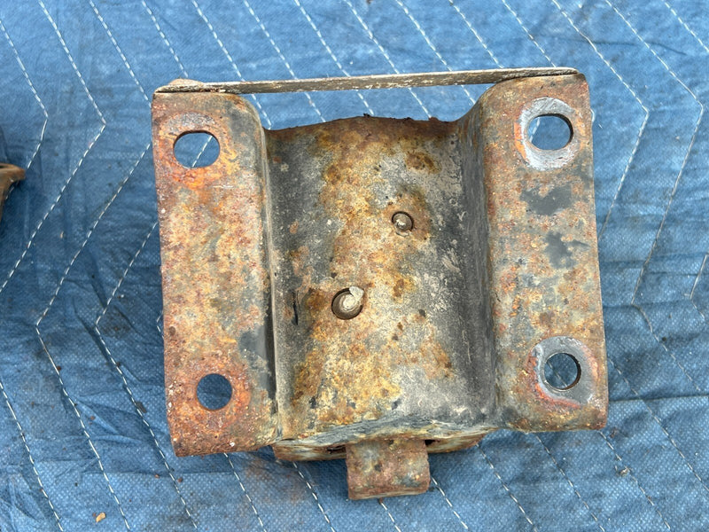 1999-2002 Chevy Silverado GM 05585044 4.3L Vortec Engine Mount OEM #1845CN