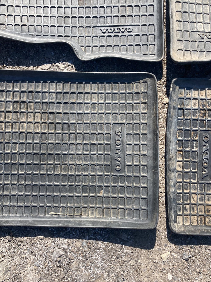1980 Volvo 244 - Floor Mat Set