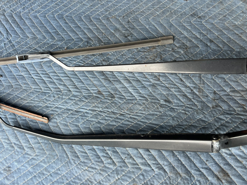 2008-2010 Nissan Rogue Front Right & Left Windshield Wiper Arm Pair OEM #2067CN