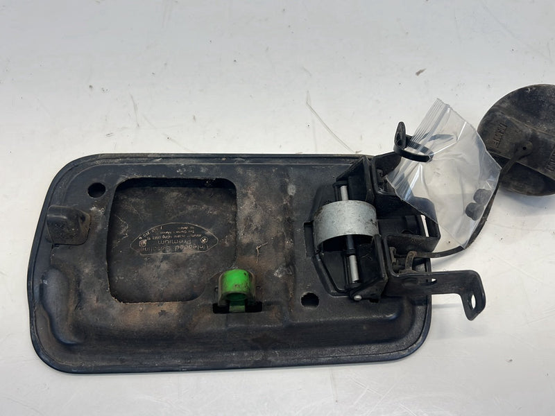 2006 BMW X5 E53 - Fuel Door