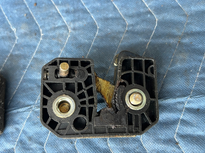 1989-1995 Volvo 740 940 Front & Rear Passenger Right Door Latch Set OEM #3826EM