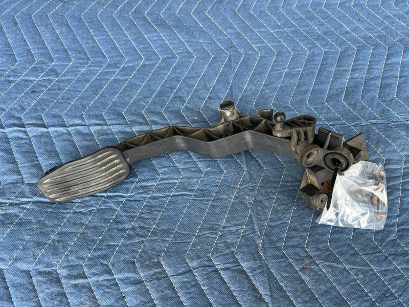 1993-1997 Volvo 850 850R V70 Cable Operated Gas Pedal Accelerator 6842390 #4478E