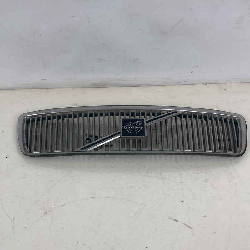 1998-2000 Volvo V70 P80 Grille Assembly Chrome 9151670 9151669 #5208M