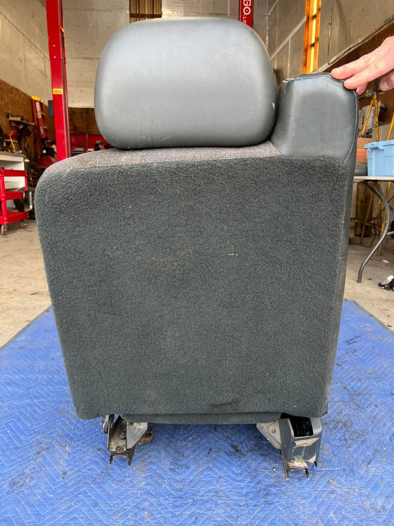 1999-2002 Chevy Silverado GM 1500 2500 Passenger Right RH Cloth Seat OEM #1854CN