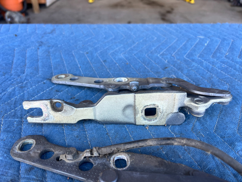 2000-2005 BMW 330xi 325xi E46 Sedan Rear Left Right Trunk Hinge Pair OEM #4778EM