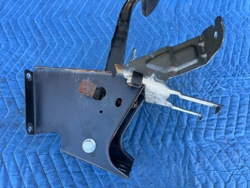 1986-1993 Volvo 240 244 Sedan Brake Pedal Lever Assembly OEM #4271EM