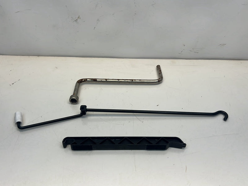 2006 BMW X5 E53 - Tool Kit PN: 7009683