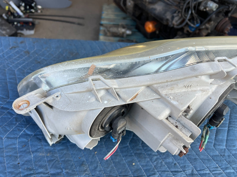 2003-2008 Toyota Corolla Passenger Right Headlight Lamp Assembly OEM #3324EM