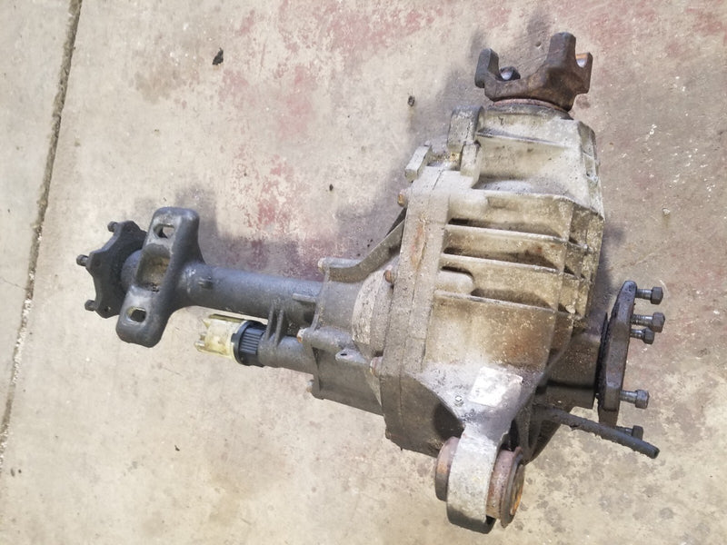1999-2007 Chevy 1500 Silverado Sierra 4x4 Front Differential Carrier OEM #857CN
