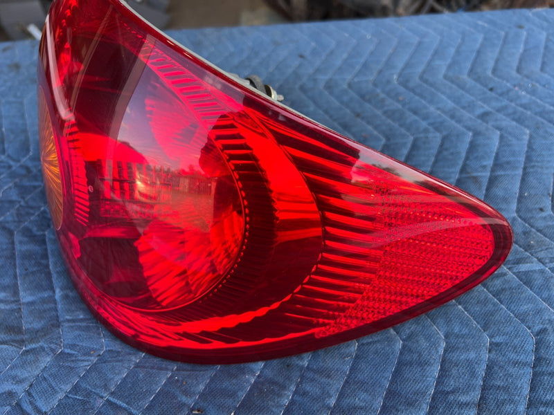 2003-2008 Toyota Corolla Rear Outer RH Passenger Tail Light Assembly OEM #3315EM