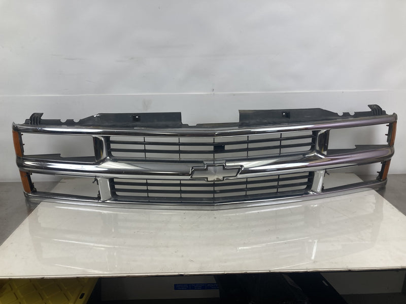 1995-1998 Chevrolet Silverado 2500 GMT400 Front Grille 15981091