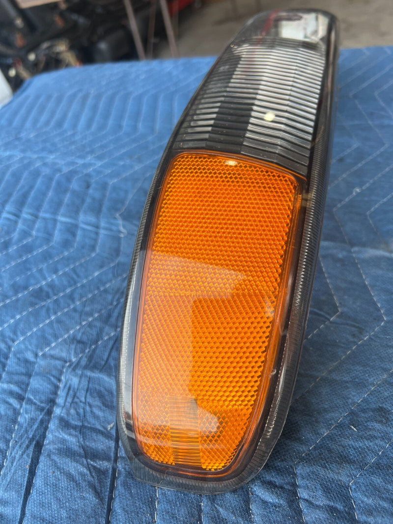 1999-2002 Chevy Silverado GM 1500 2500 Front RH LH Turn Signal Light OEM #1735CN
