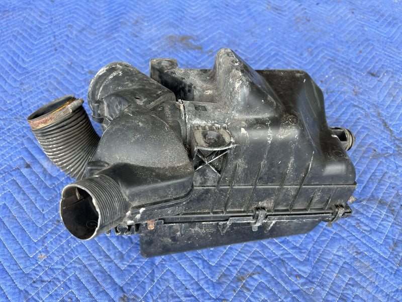 1993-1997 Volvo 850 850R Engine Air Filter Assembly Airbox NA 2.4L OEM #4430E
