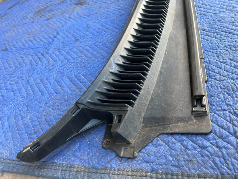 1999-2002 Chevy Silverado GM 1500 2500 Windshield Cowl Trim Guard OEM #1859CN