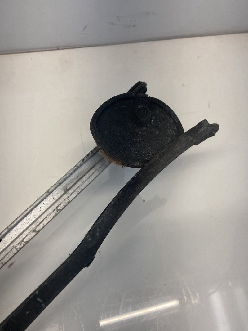 1986 Volvo 740 - Wiper Linkage
