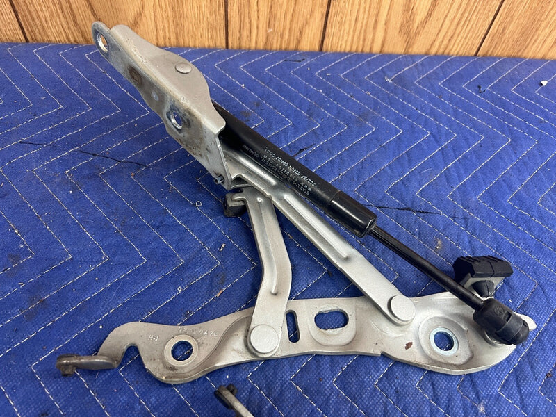 - Trunk Hinge PN: 30779936, 051XGD7, 355KAA6E, 30799160