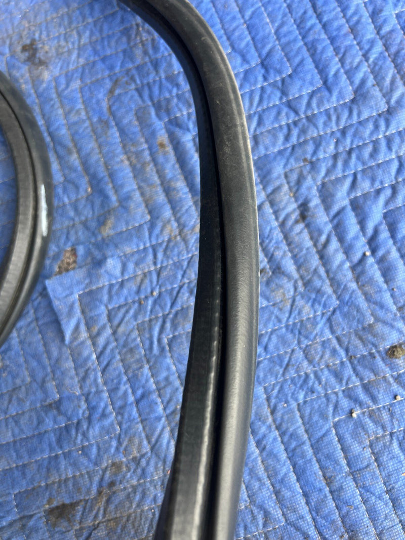 1999-2002 Chevy Silverado GM 1500 2500 RH LH Door Gasket Seal Guard OEM #1842CN