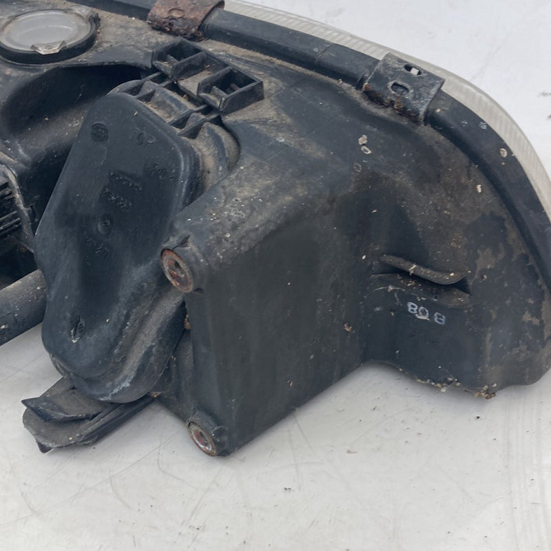 1998-2000 Volvo V70 Headlight Assembly Left 9169362 OEM #5193M