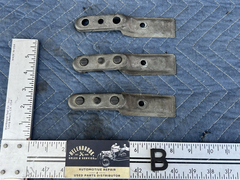 Volvo 240 - Radiator Top Mounting Bracket
