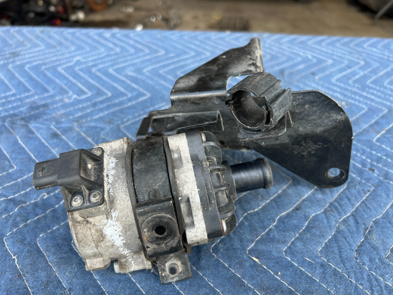 2005-2011 Audi A6 Circulation Water Pump Motor w/ Bracket 4F0145879D OEM #3465EM