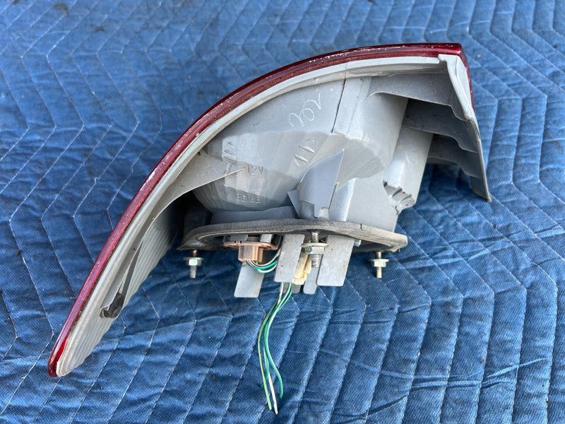 2003-2008 Toyota Corolla Rear Outer RH Passenger Tail Light Assembly OEM #3315EM