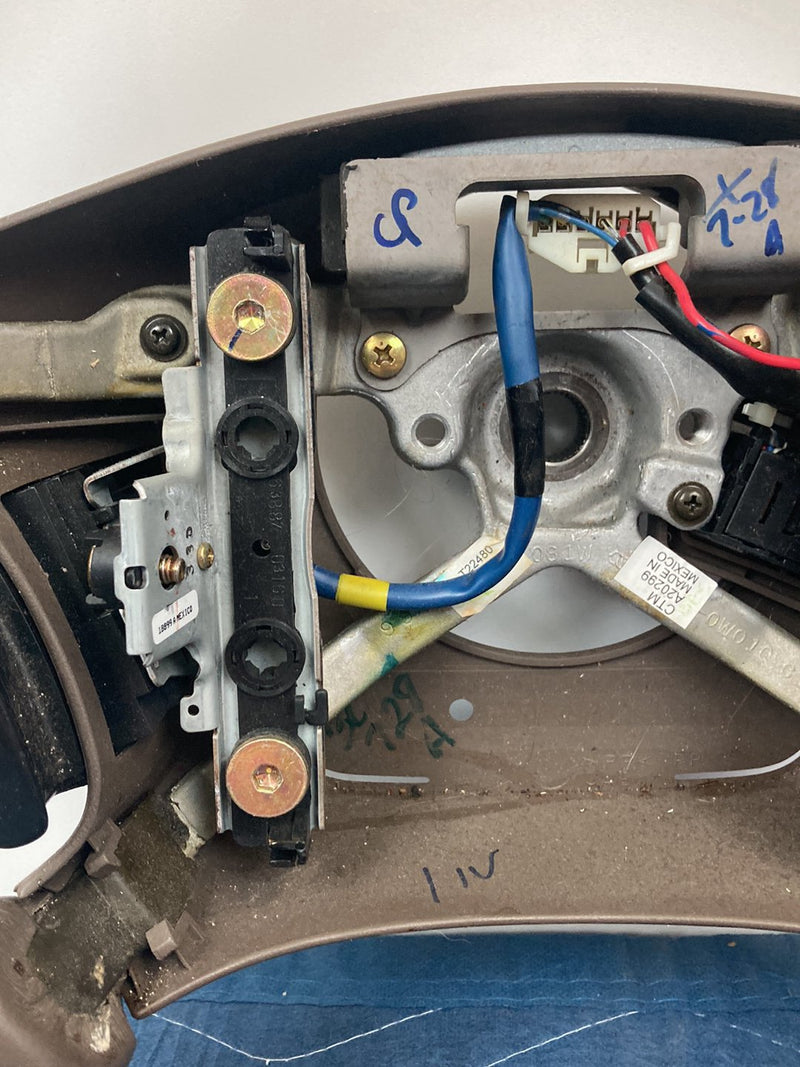 2000 Toyota Sienna L10 - Steering Wheel PN: T22480 A18298