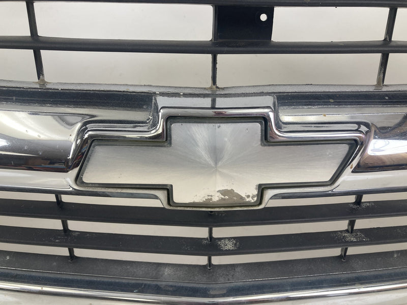 1995-1998 Chevrolet Silverado 2500 GMT400 Front Grille 15981091