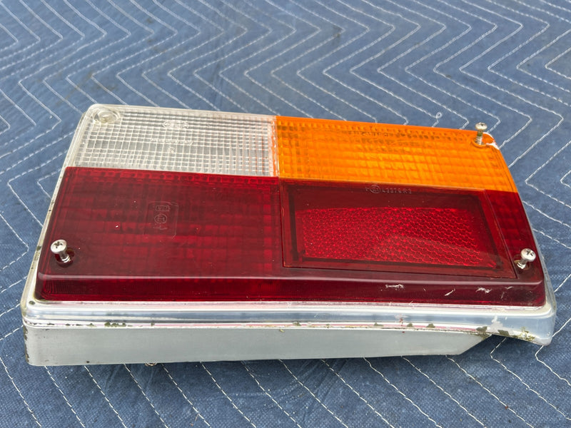 1967-1974 Volvo 140 142 144 145 Passenger Right Tail Light Assembly OEM #4875EM