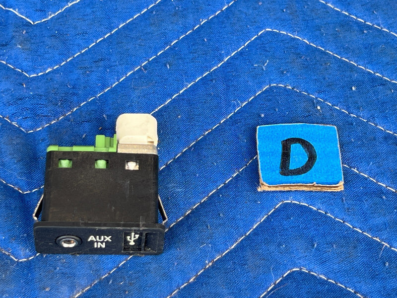 2011-2013 BMW X5 X5M E70 Dash USB Audio AUX In Port Plug Socket OEM #2070EM