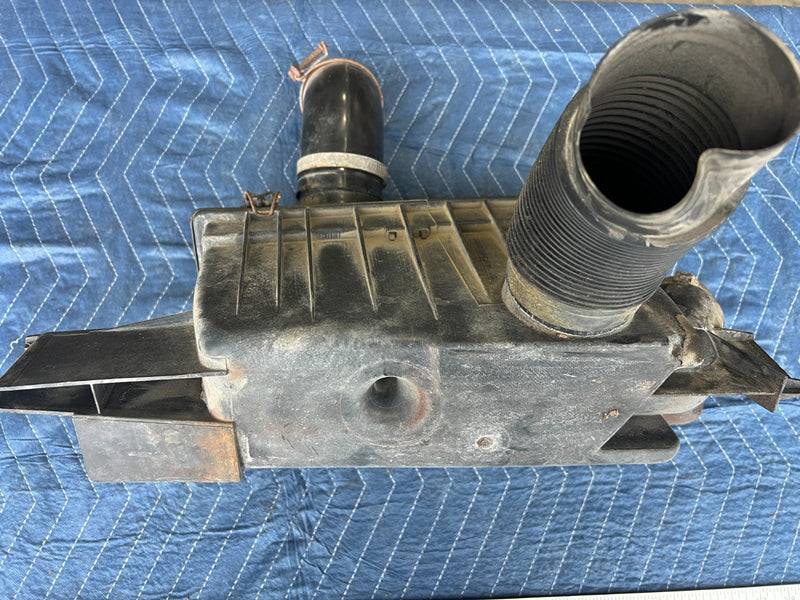 1986-1993 Volvo 240 244 245 Air Intake Cleaner Housing Box Assembly OEM #4435EM