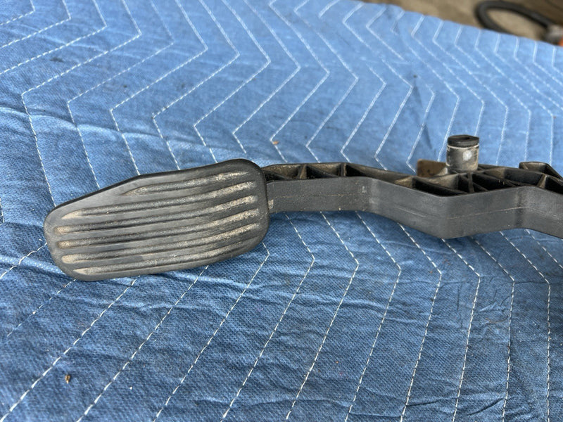 1993-1997 Volvo 850 850R V70 Cable Operated Gas Pedal Accelerator 6842390 #4478E