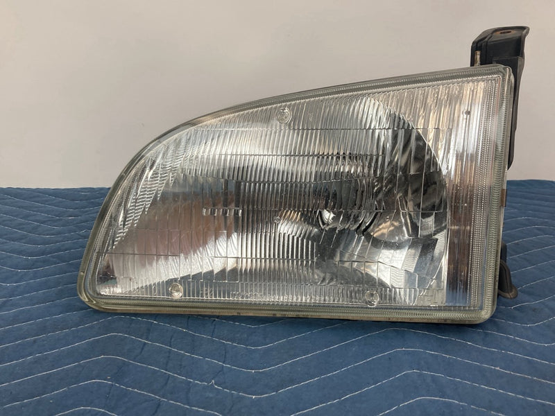2000 Toyota Sienna L10 - Unknown PN: 99226-80009