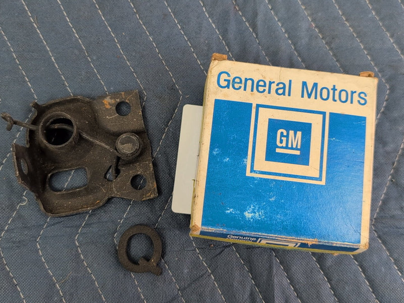 1990-1993 Chevrolet Silverado - Hood Latch PN: 15530728