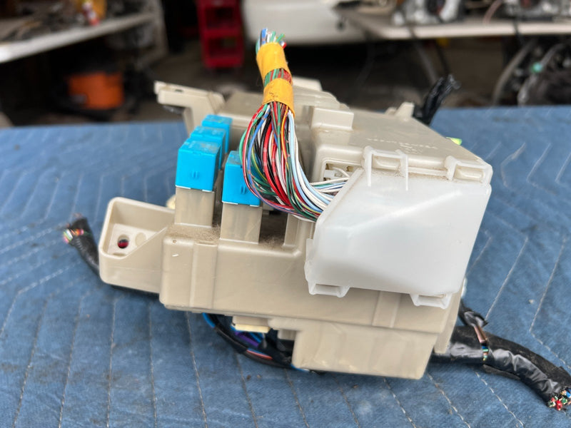 2002-2006  Toyota Camry Interior Cabin Fuse Junction Box  82730-33030 OEM #114DU