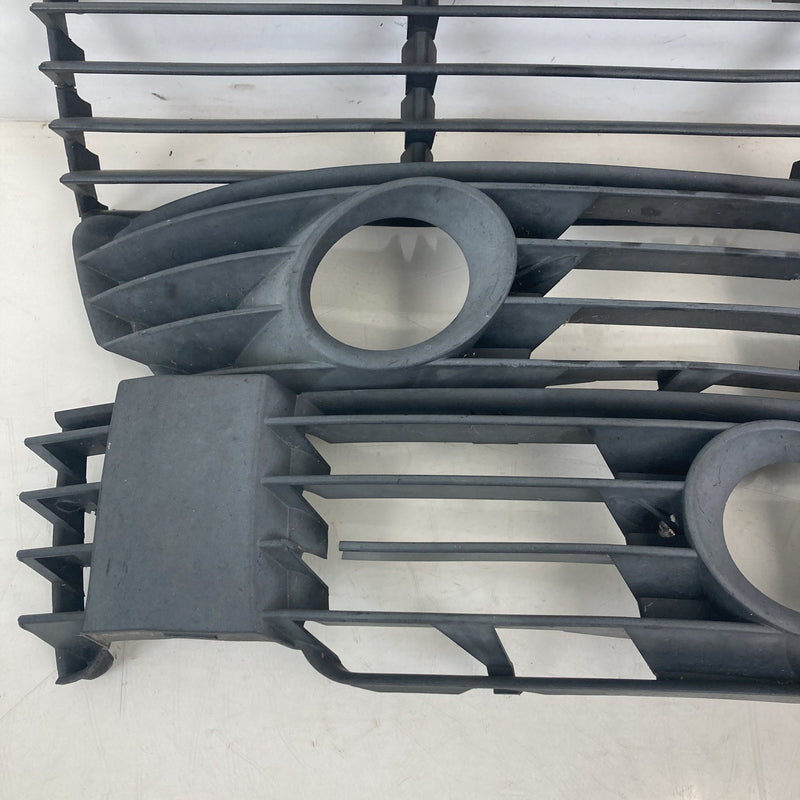 2001-2005 VW Volkswagen Passat Bumper Grille Lower 3 piece OEM #5569M