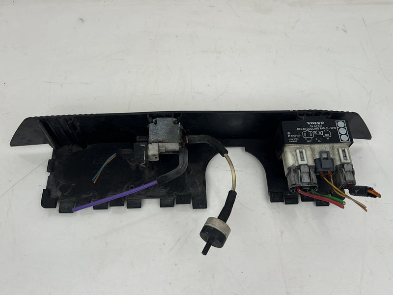 1998-2000 Volvo V70 S70 Radiator Cooling Fan Relay & Air Deflector OEM #6327EM