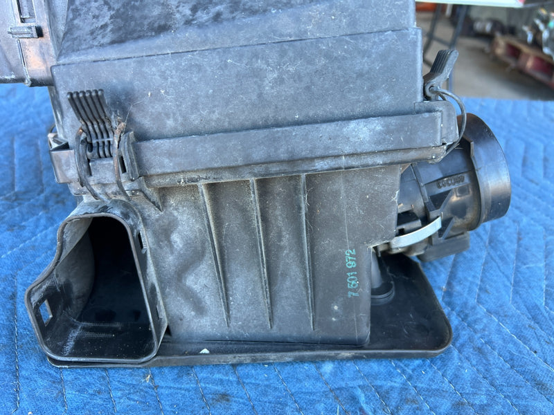 2000-2005 BMW 330xi 325xi E46 Air Intake Cleaner Filter Housing Box OEM #4833EM
